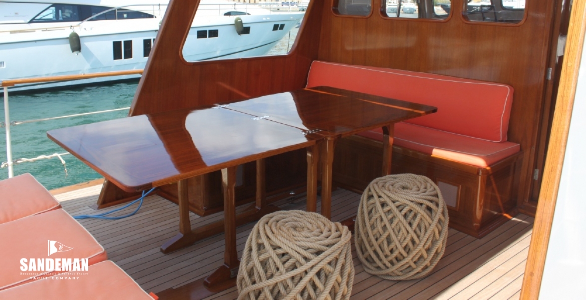 41 Deck saloon table.JPG