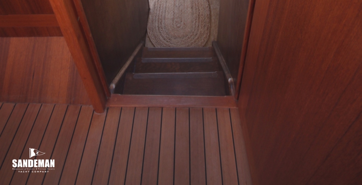 52 Steps to Upper saloon.JPG