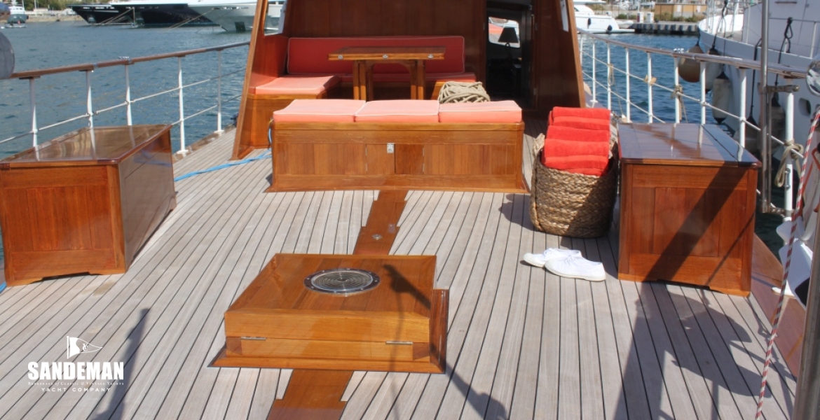 40 Lazarette v fwd to deck house.JPG
