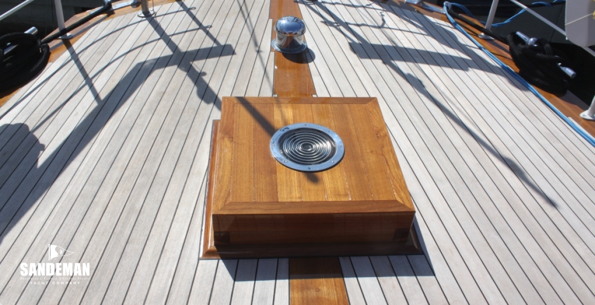 39 Lazarette hatch v aft.JPG