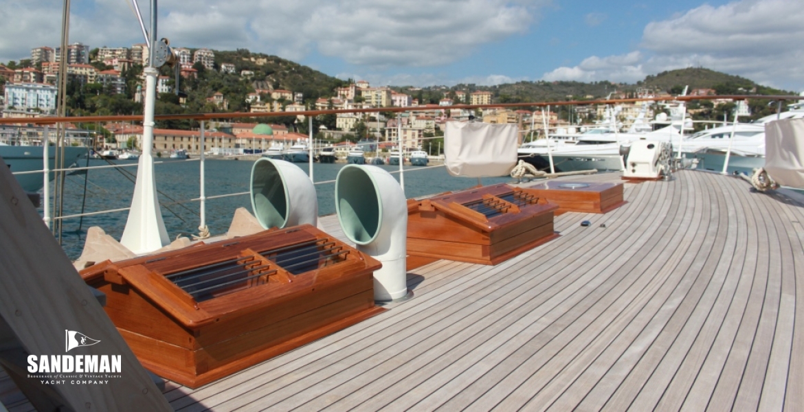 22 Stbd side deck.JPG