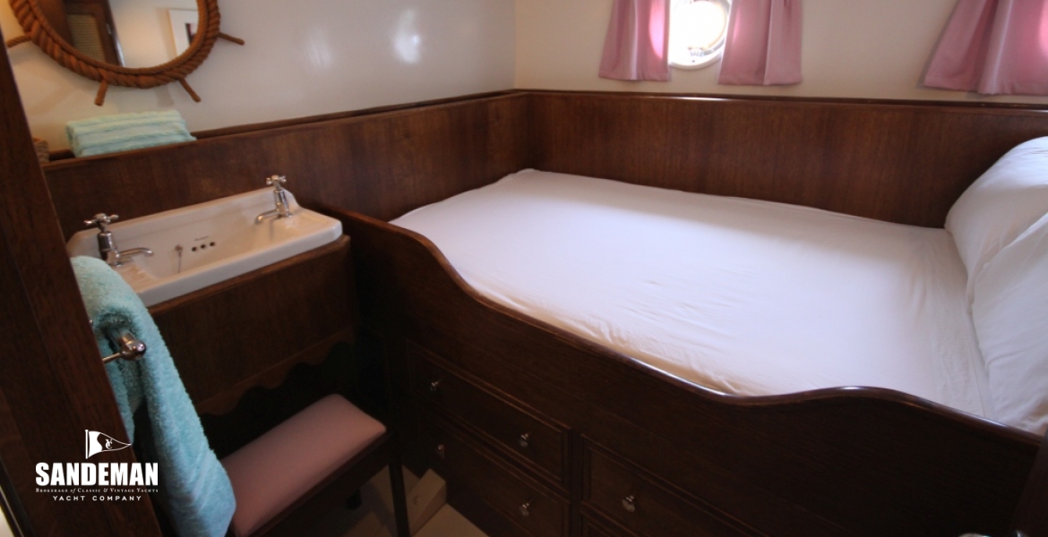 73 Dble guest cab aft port.JPG