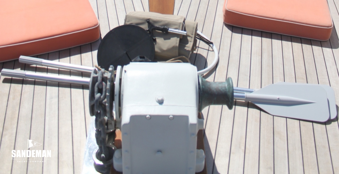28 Foredeck v aft.JPG