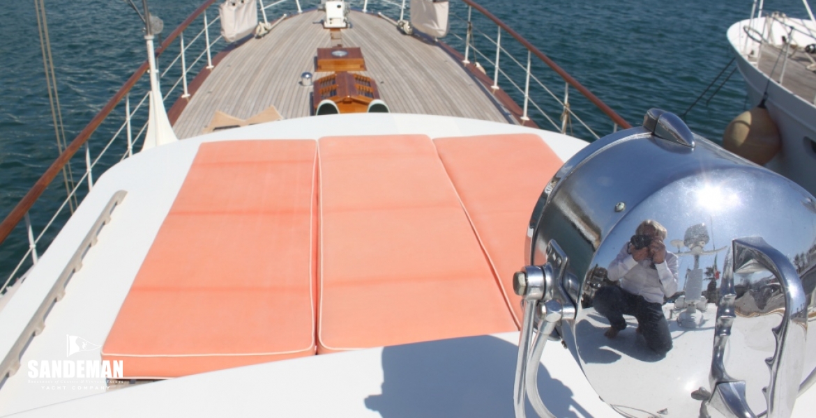 35 Top deck v fwd.JPG