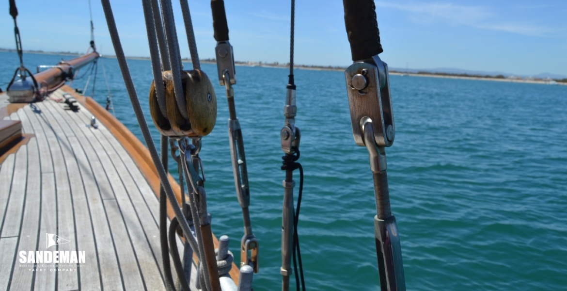 Towards foredeck