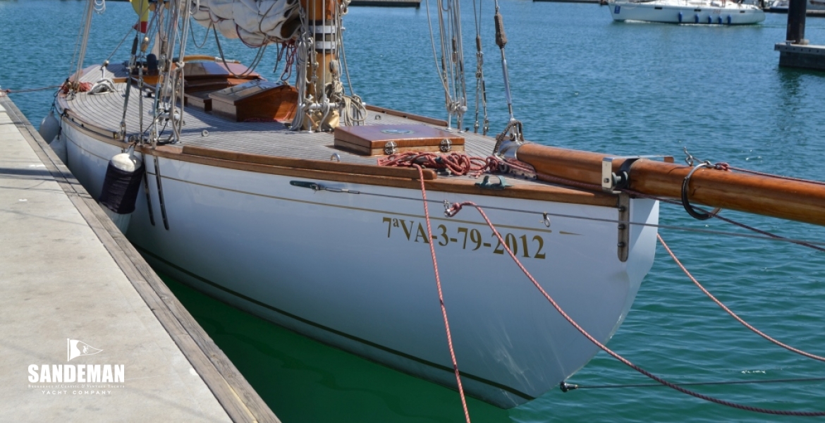 Alongside stbd bow