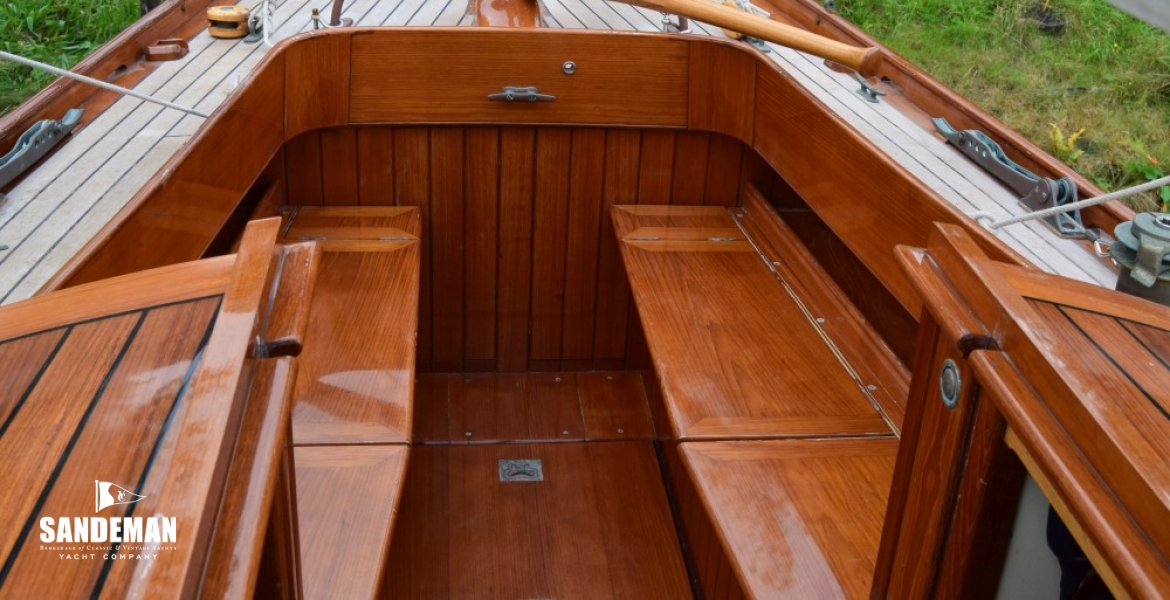 27 Cockpit v aft