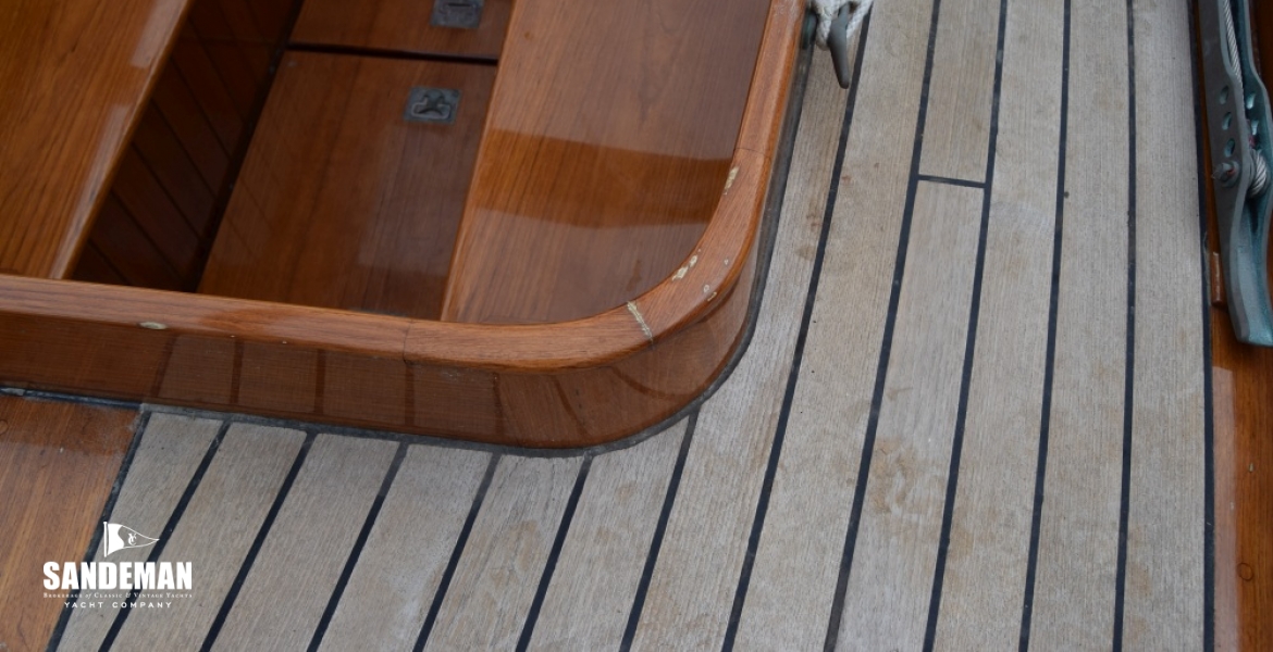 15 Cockpit detail