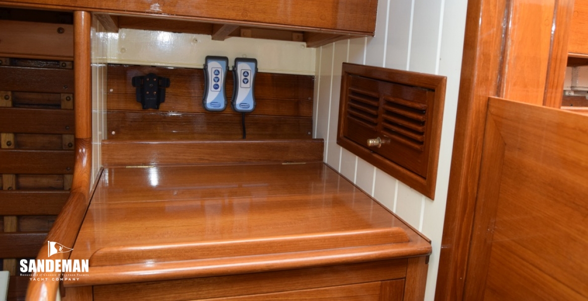 37 Galley stbd