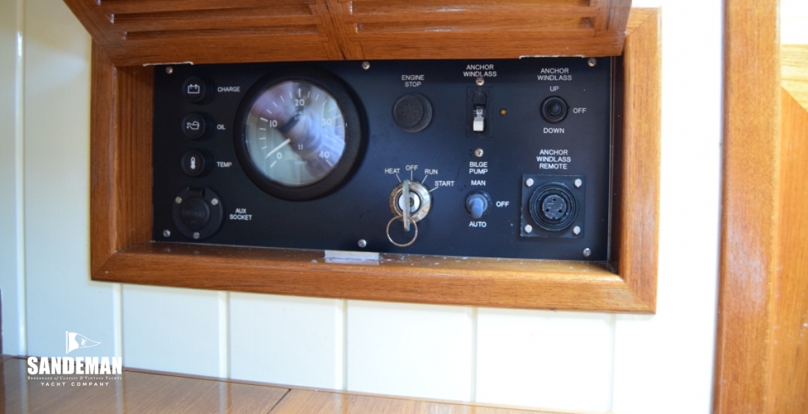 38 Engine panel