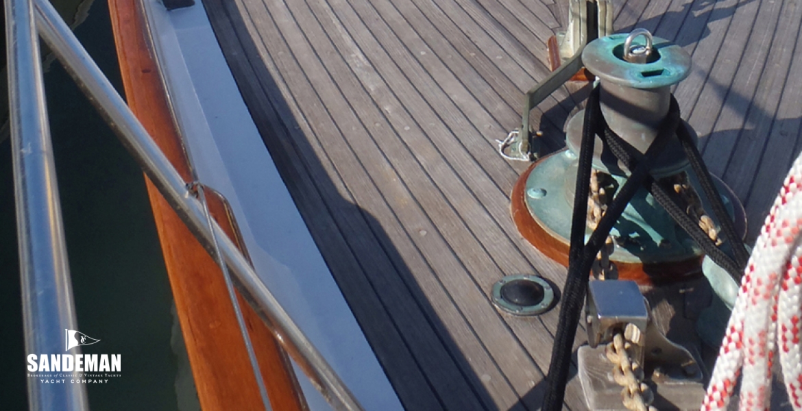 Foredeck view aft