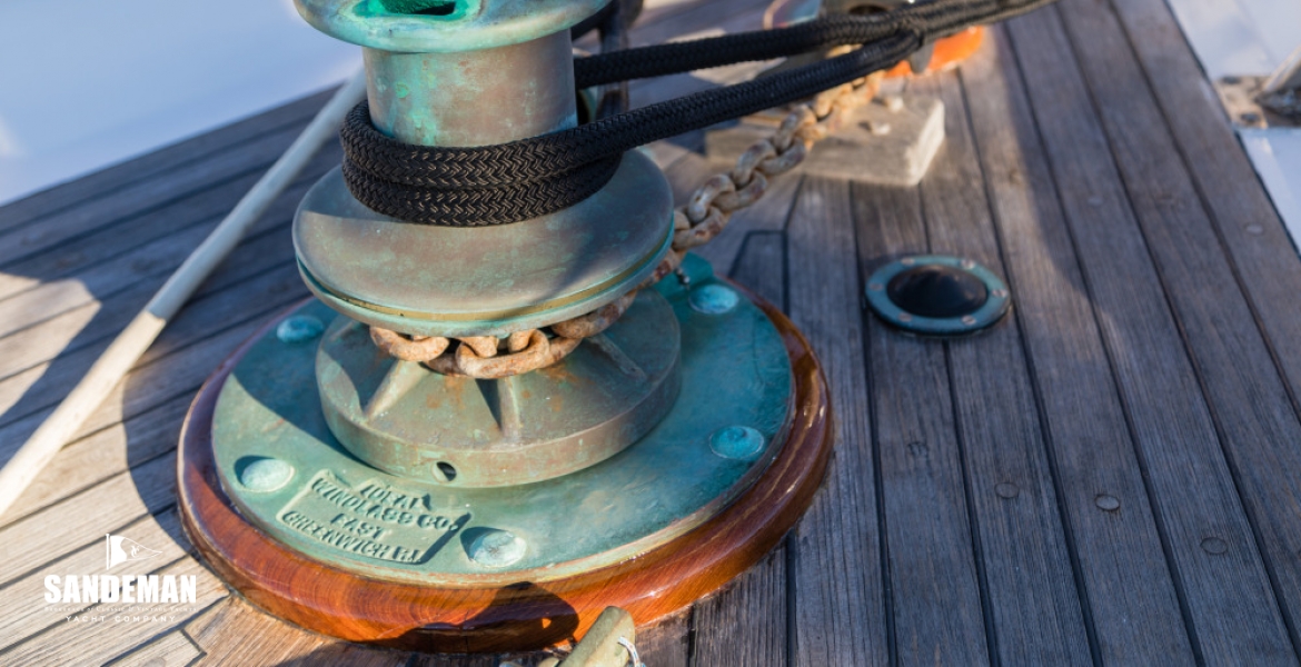 Anchor windlass