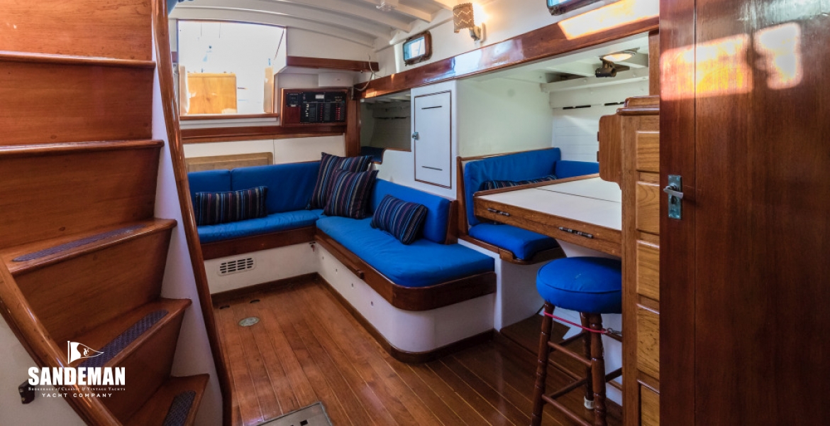 Saloon view aft