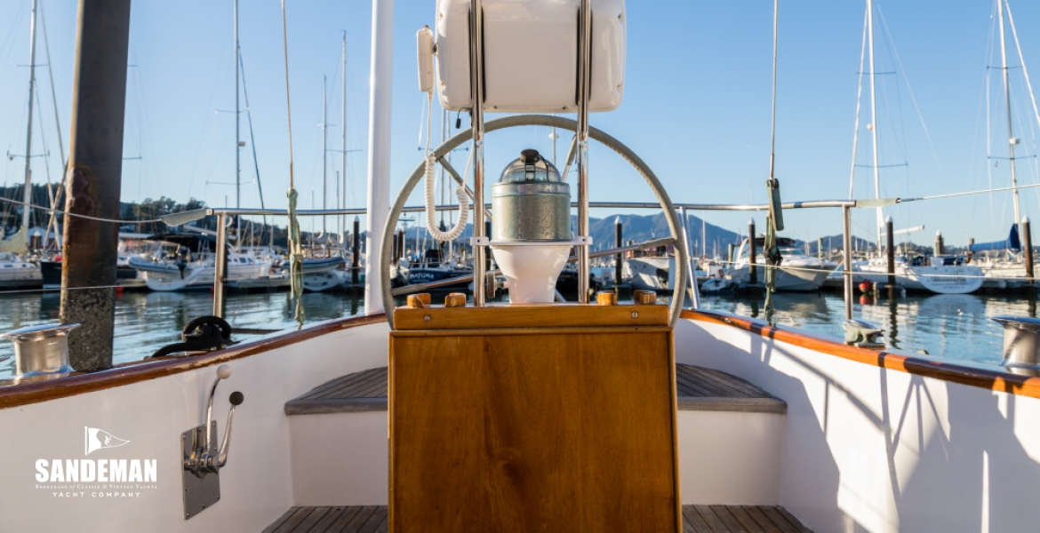 Cockpit v aft