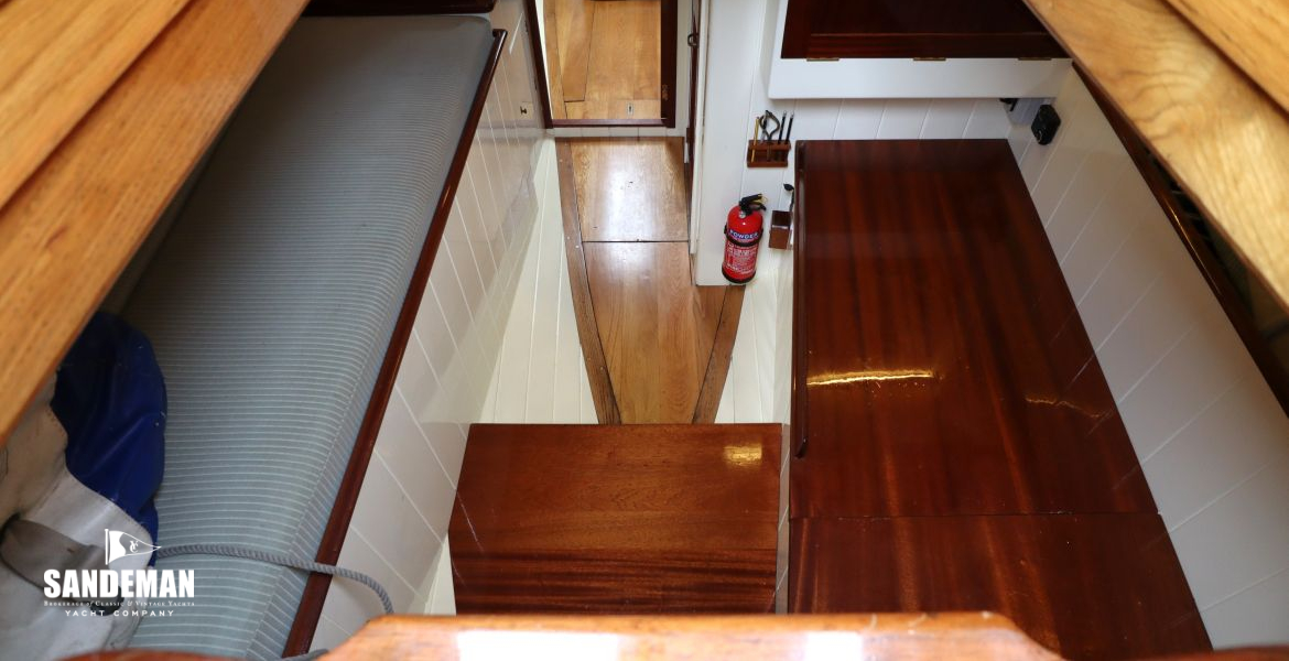Aft accommodation from companionway