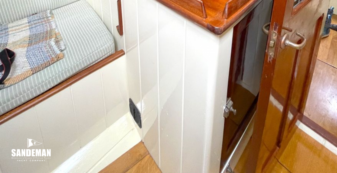 Saloon aft starboard