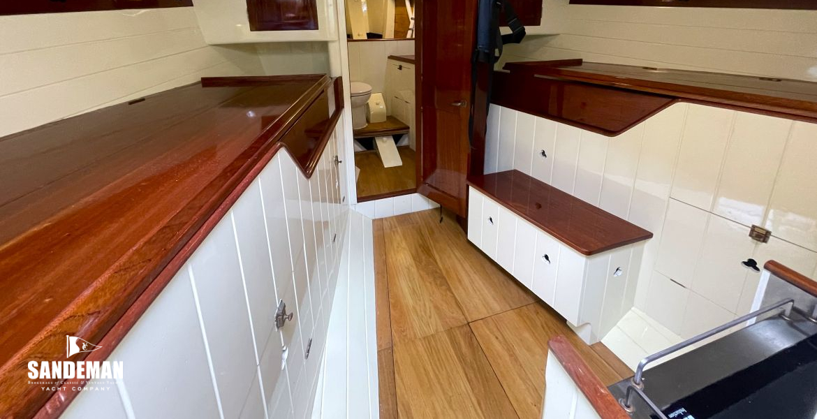 Galley/ forecabin forward