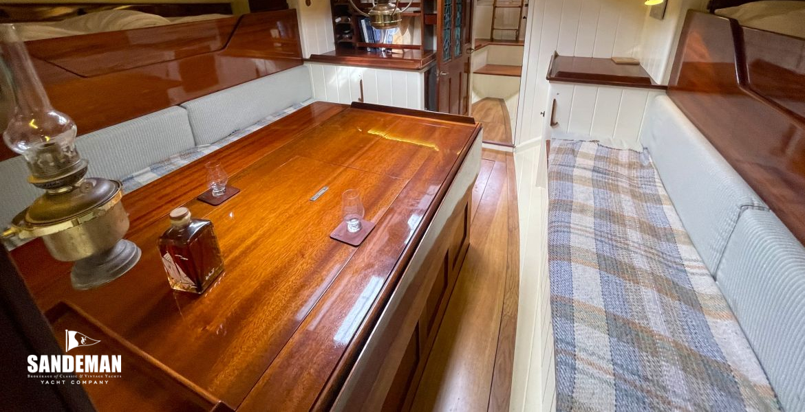 Saloon view aft to starboard