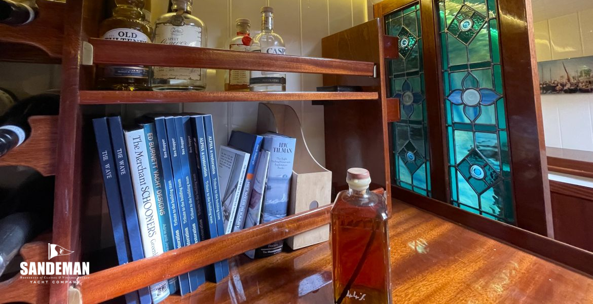 Saloon aft starboard