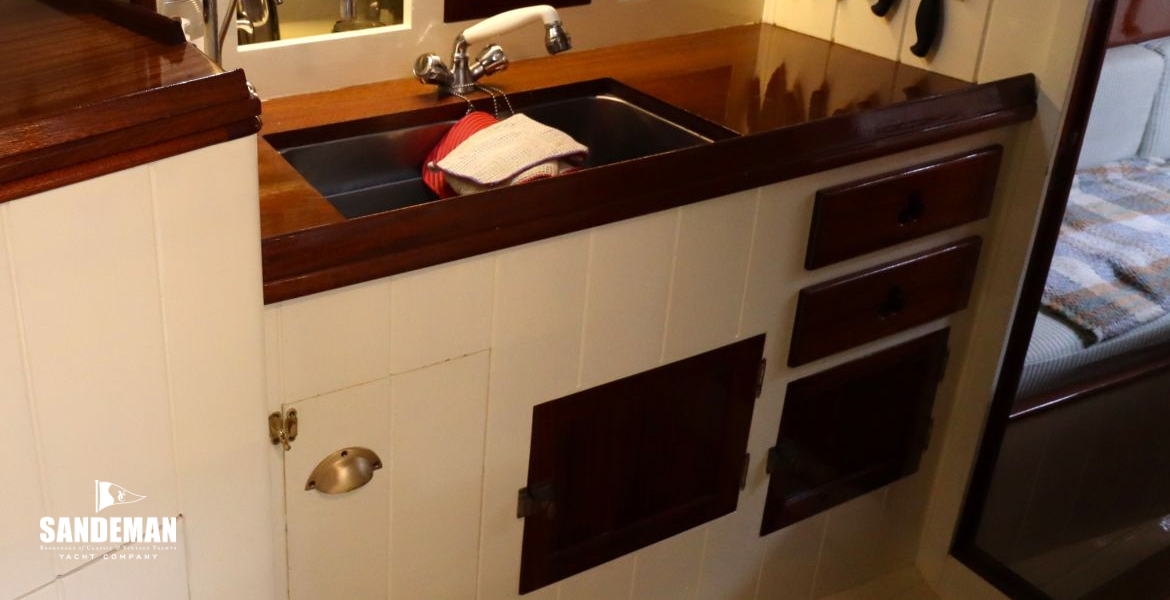 Galley/ forecabin aft to starboard