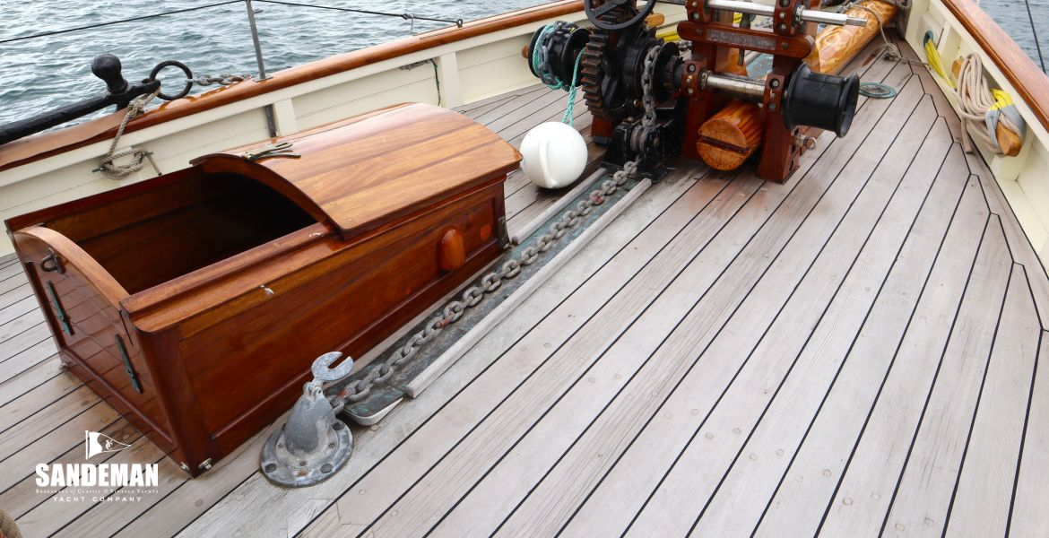 Foredeck view forward to port