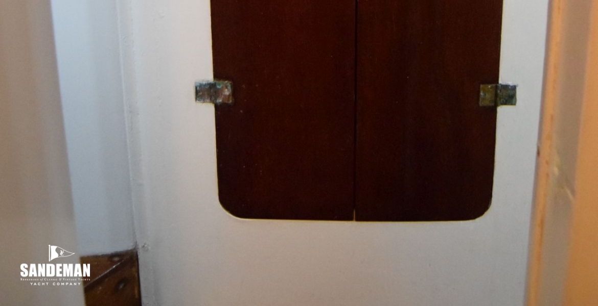 61Hanging cupboard.JPG