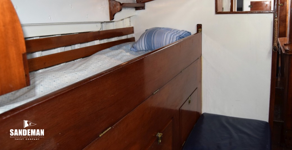 71 Saloon stbd berth v aft.JPG