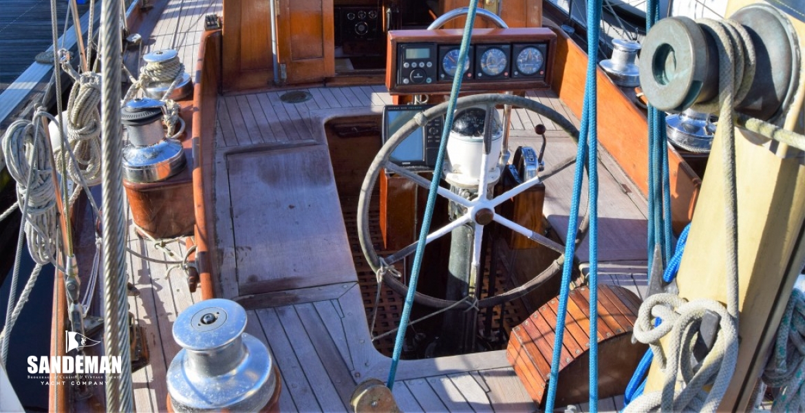 13 Cockpit.JPG