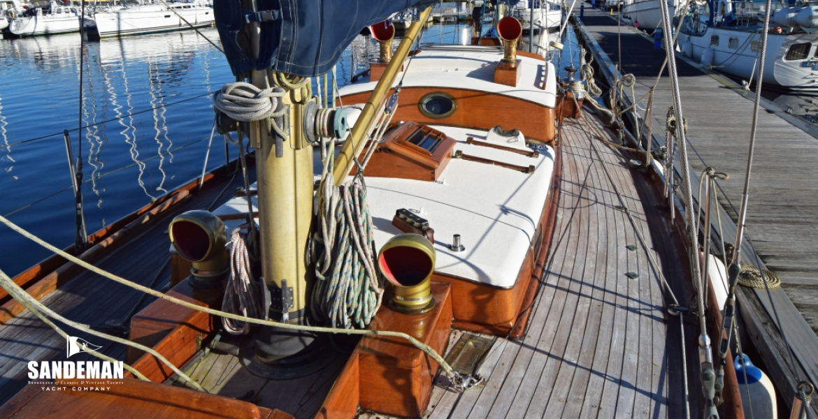 38 Mast v aft.jpg