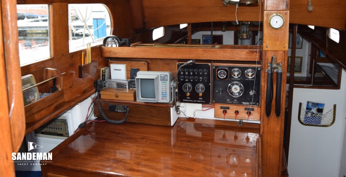 47 Nav station detail.JPG