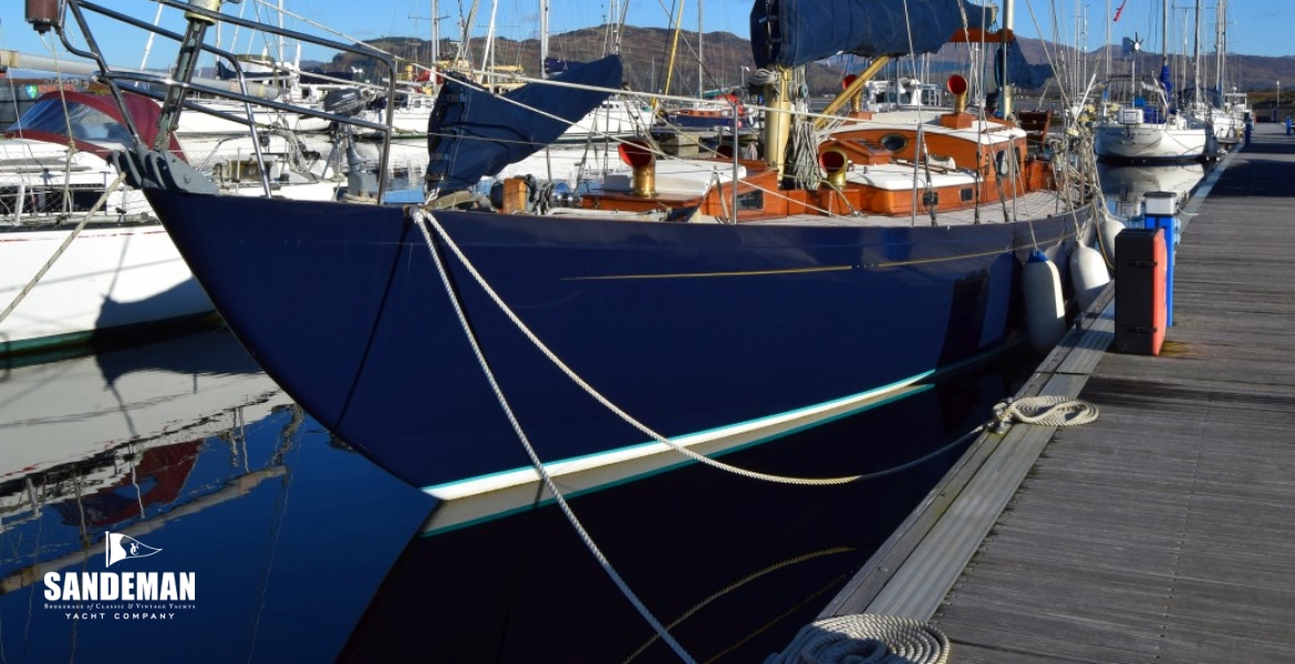 08 Alongside Port bow.JPG