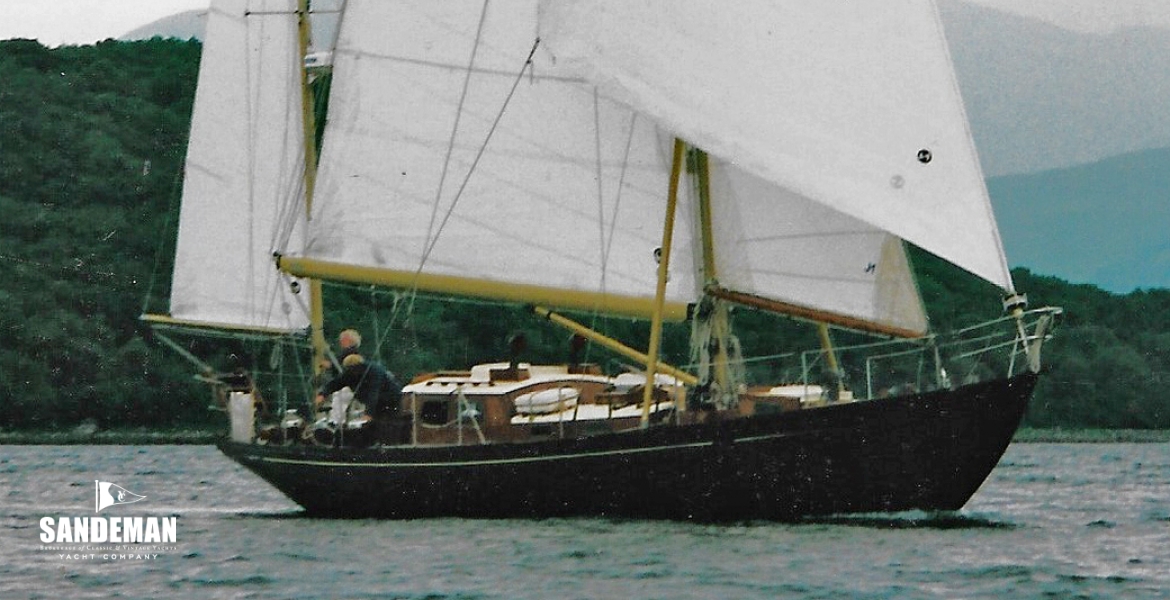 02 Full sail stbd bow.jpg