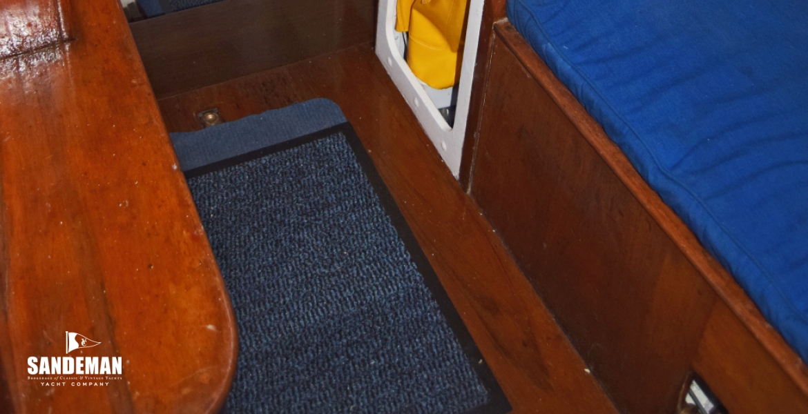 49 To galley fwd.jpg