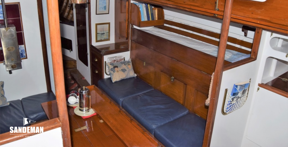 58 Saloon v to stbd fwd.JPG