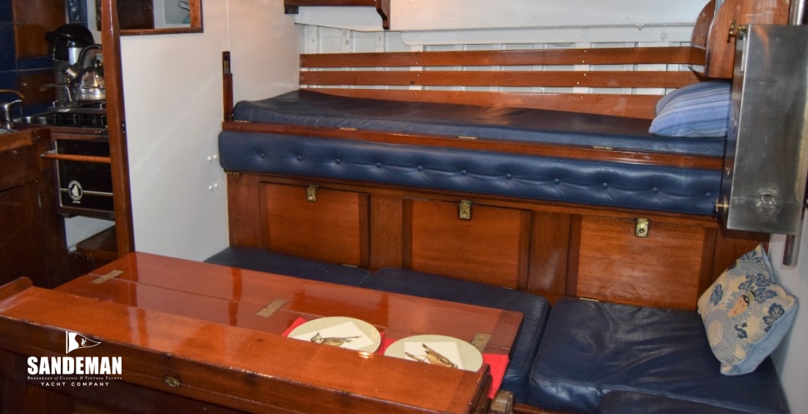 53 Saloon to  port.JPG