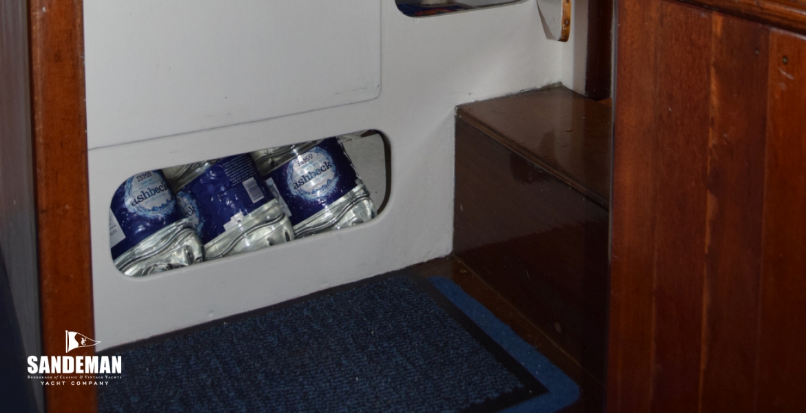 51 Galley stbd stowage incl coolbox.jpg