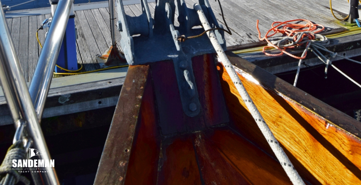 35 Bow roller and furler.jpg