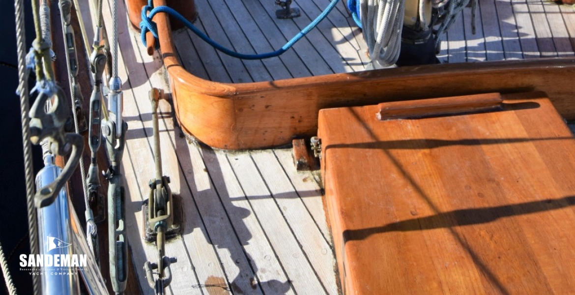 12 Aft deck v fwd.JPG