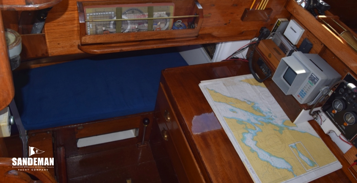 46 Port qtr berth and Nav stn.JPG