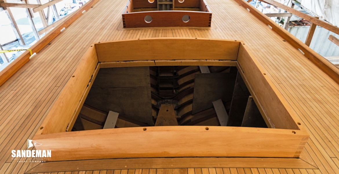 11 Mid cabin v aft.jpg