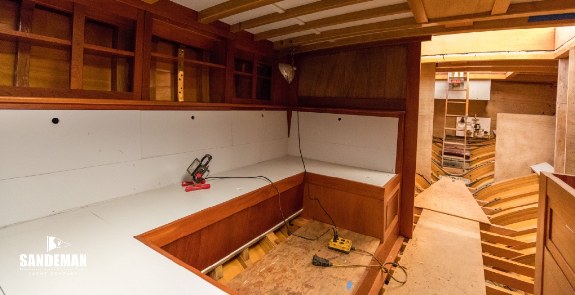 26 Saloon area v stbd aft.jpg