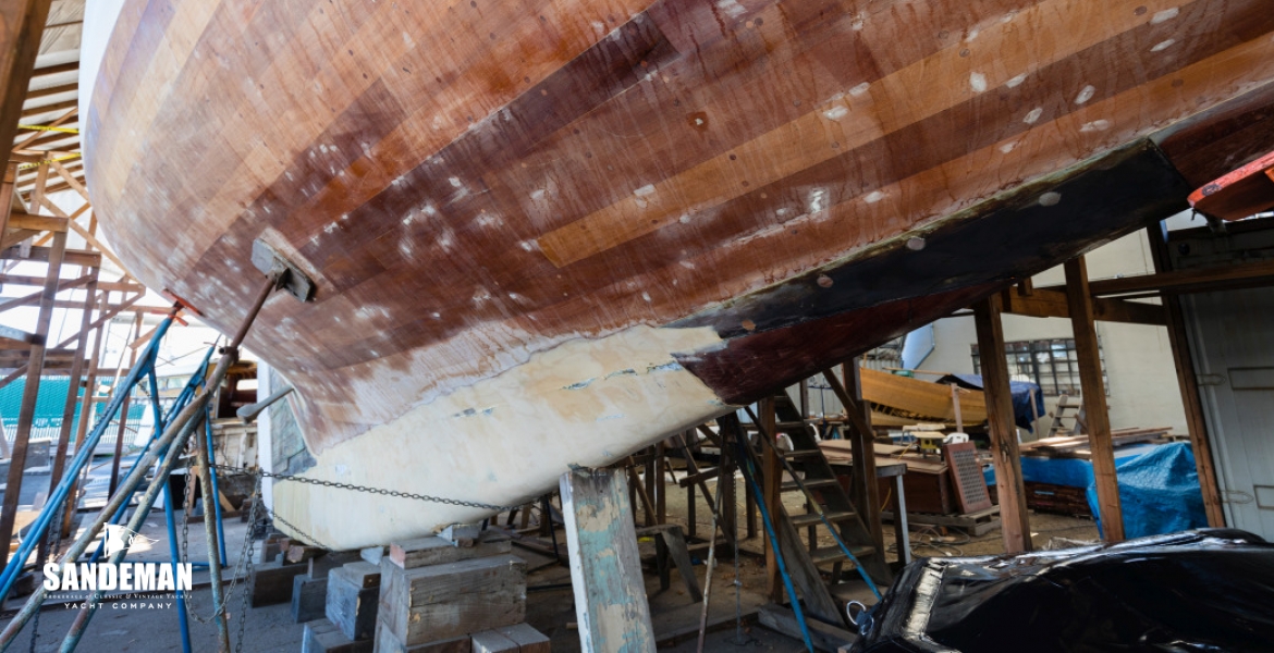 30 Hull planking stbd v aft.jpg