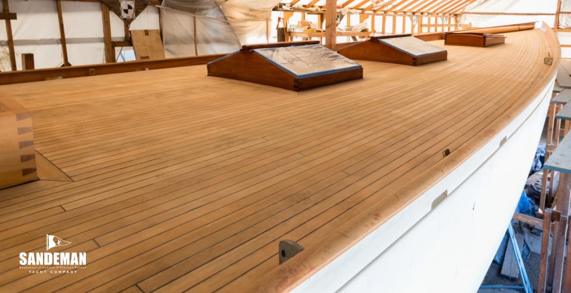 04 Stbd mid deck v fwd.jpg