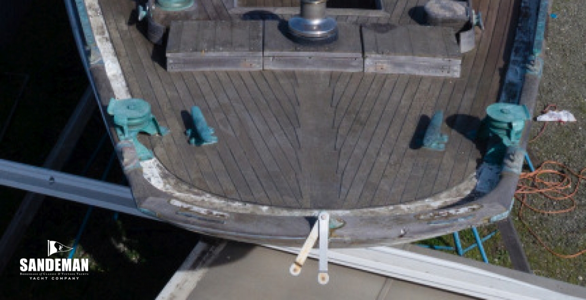 08 Aft deck v fwd.jpg