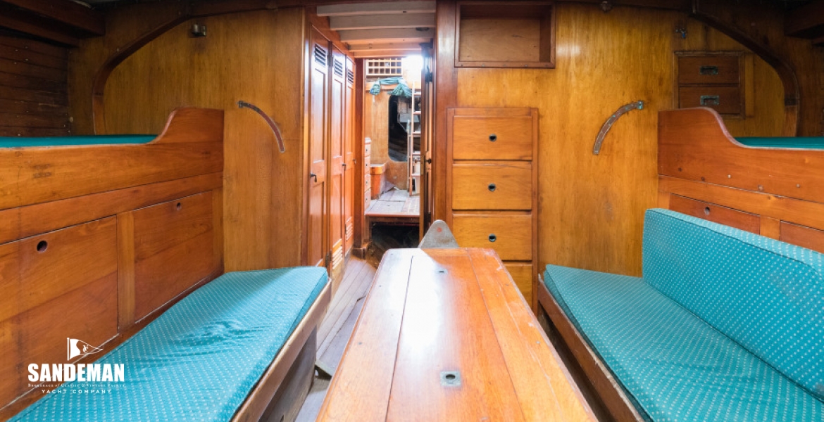 30 Saloon v aft.jpg