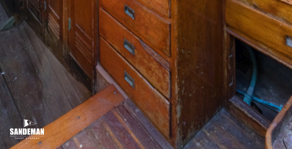 19 V into deck house.jpg