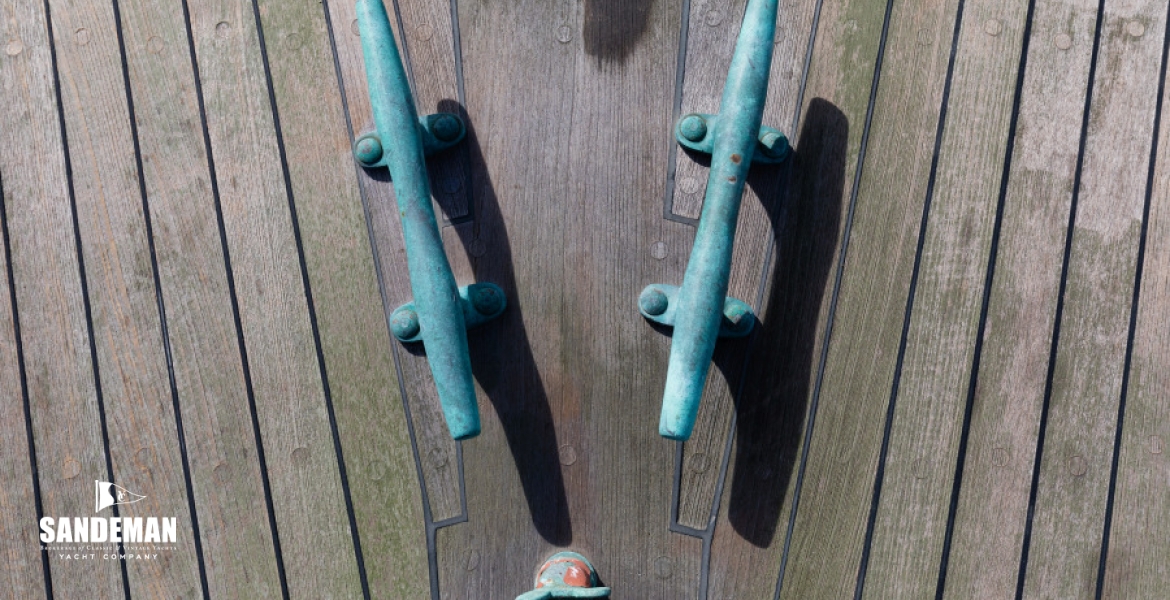 13 Foredeck detail.jpg