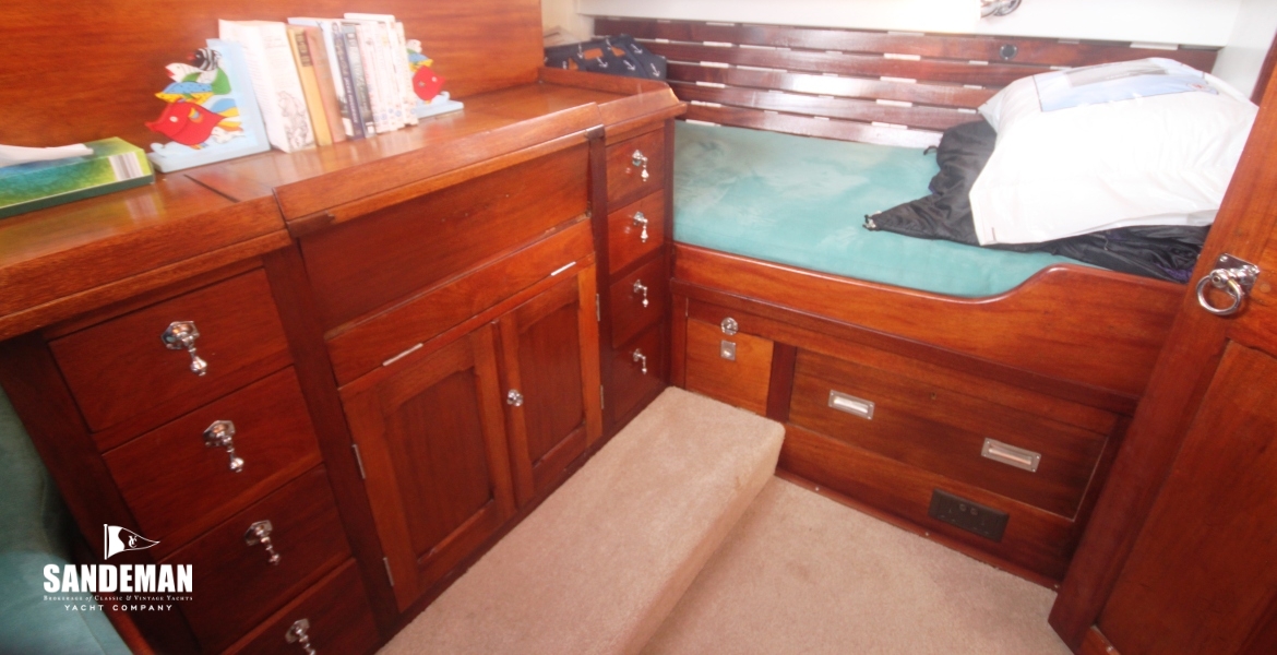 44 Aft cabin to port.JPG