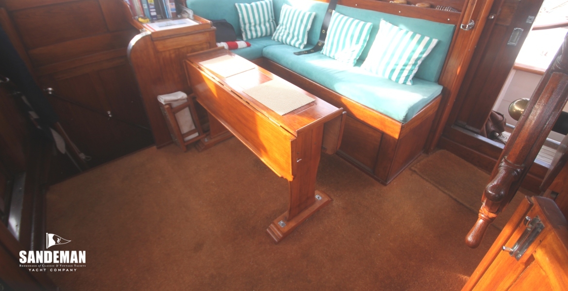 38 Deck saloon aft.JPG