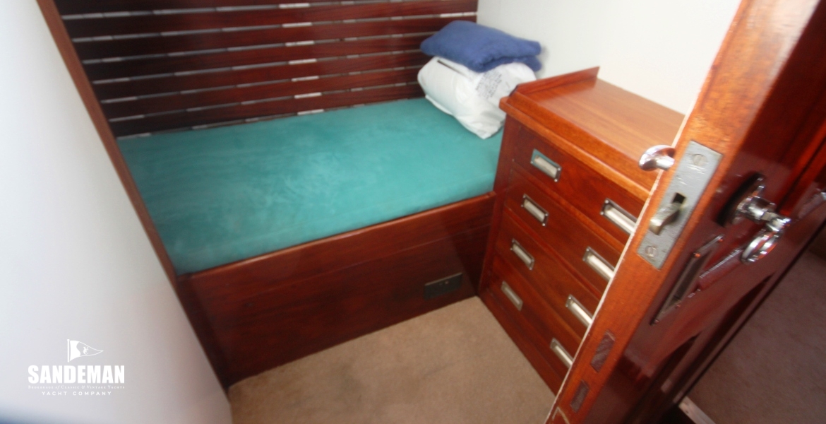41 Stbd aft cabin.JPG